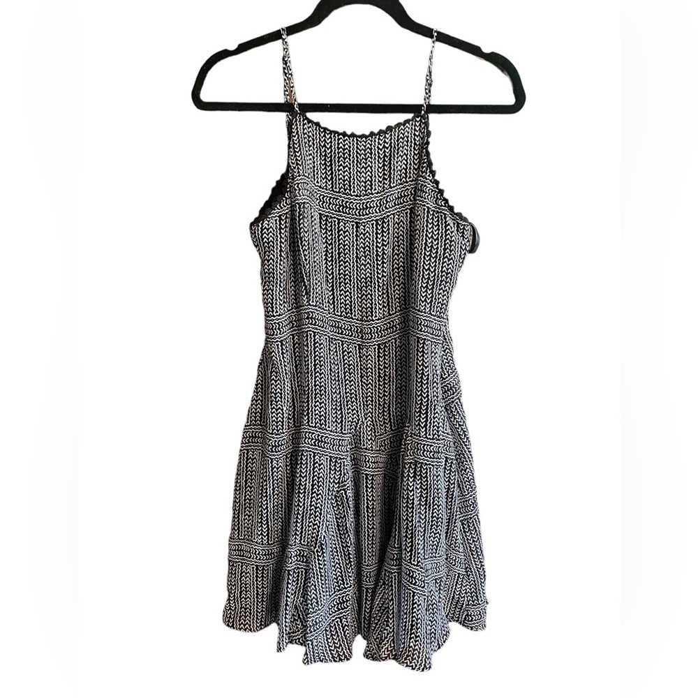 BCBGeneration Woman’s Black/White Pattern Mini Dress, Size 6 - Picture 9 of 10